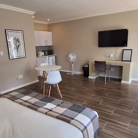 Bed and Breakfast Eagle Cove Honeydew Екстер'єр фото